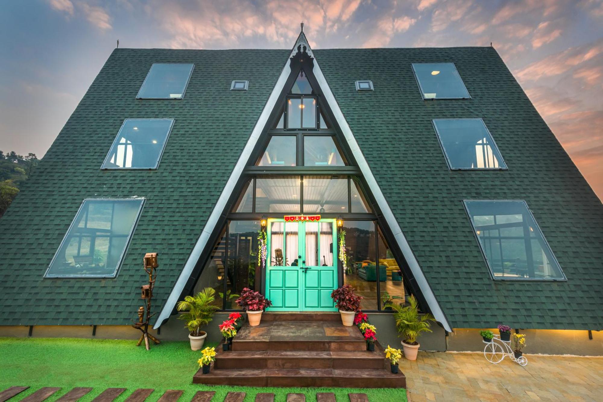 Saffronstays A Vantage, Panchgani - A Pyramid Shaped Unique Luxury Villa With Infinity Valley Views מראה חיצוני תמונה