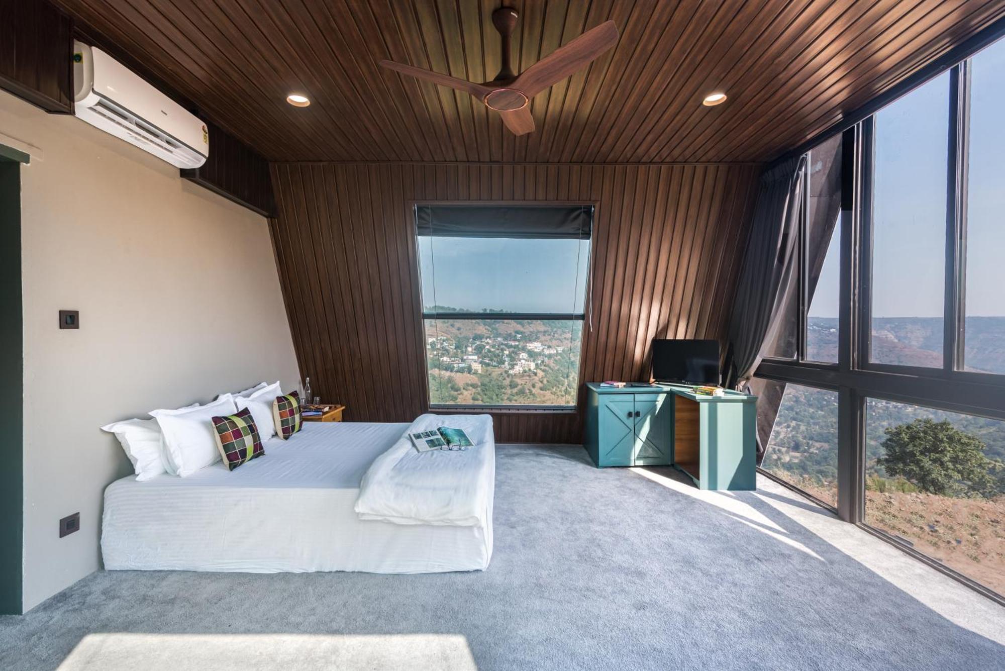 Saffronstays A Vantage, Panchgani - A Pyramid Shaped Unique Luxury Villa With Infinity Valley Views מראה חיצוני תמונה