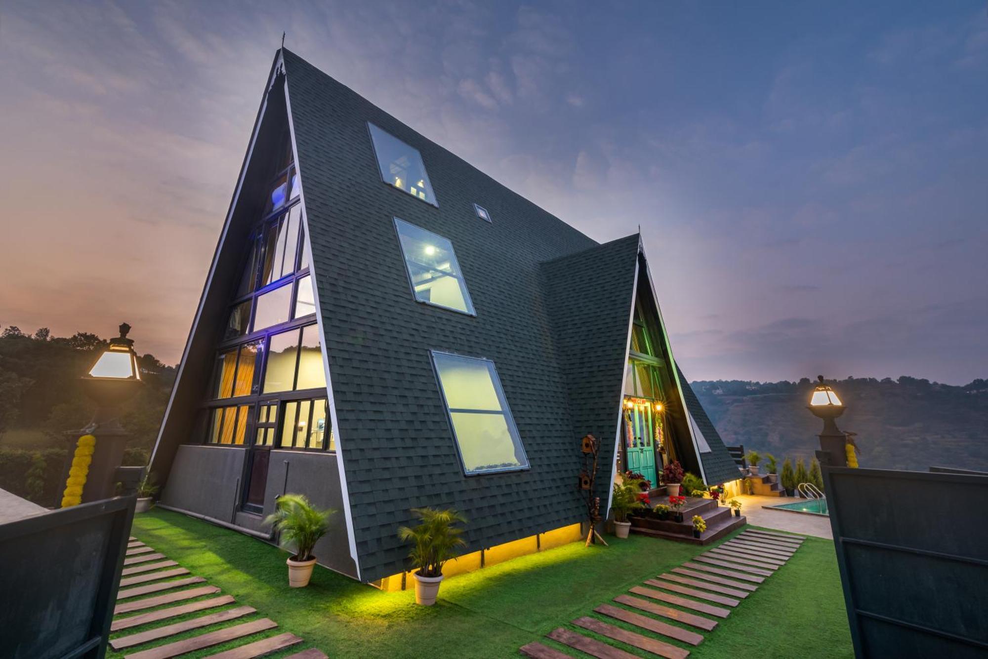 Saffronstays A Vantage, Panchgani - A Pyramid Shaped Unique Luxury Villa With Infinity Valley Views מראה חיצוני תמונה
